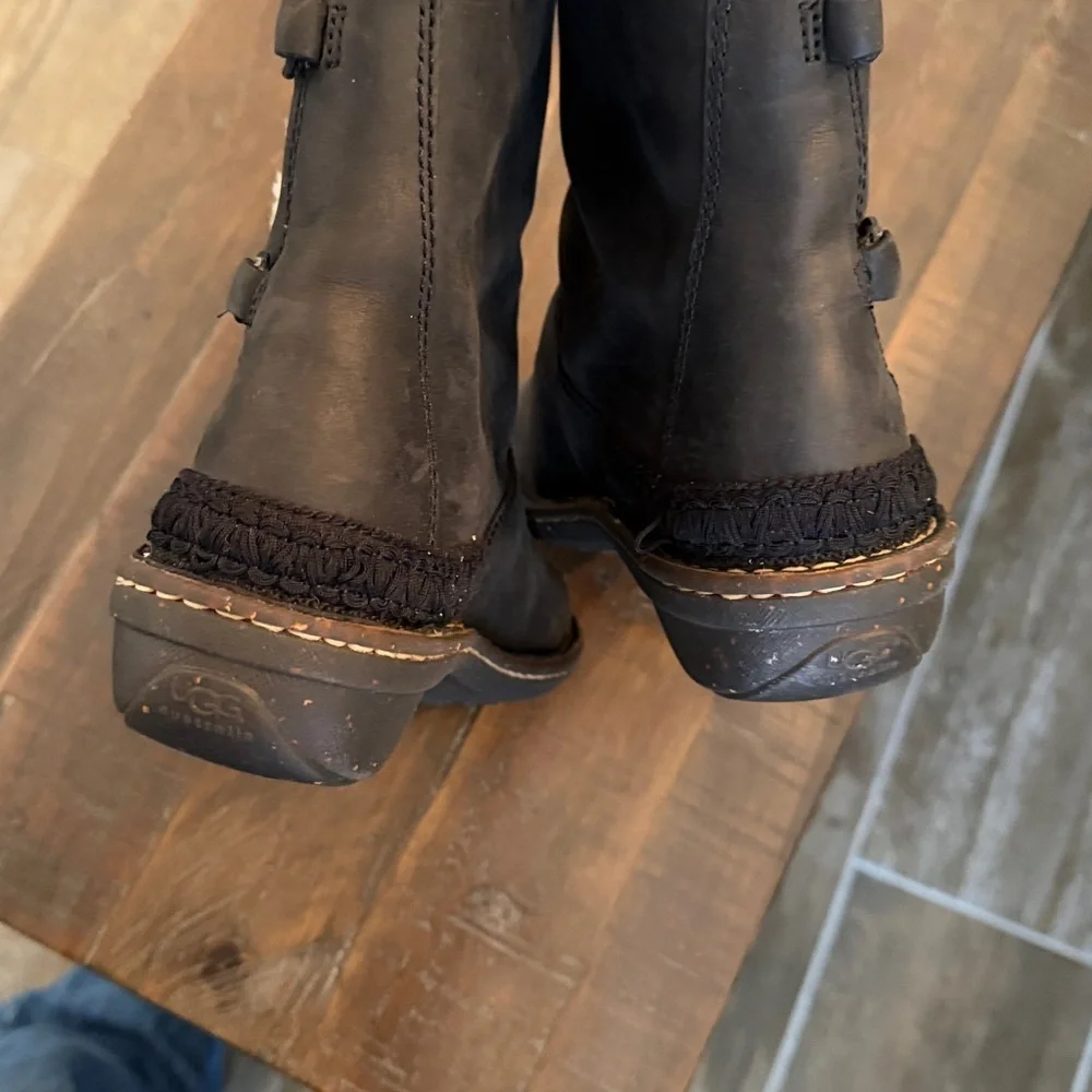 UGG Mid-Calf Dark Gray/Black Leather Sheepskin Kona Boots